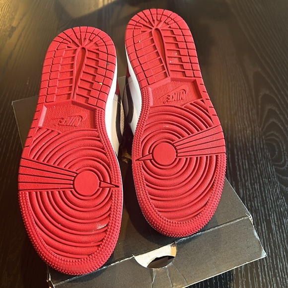 Air Jordan 1 low boys size 4 worn once - Picture 5 of 5